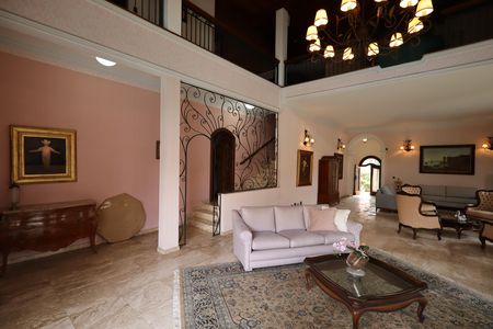Casa de condomínio para alugar com 853m², 4 quartos e 6 vagasSala de estar com lareira