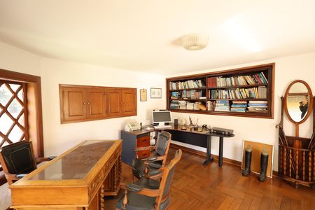 Casa de condomínio para alugar com 853m², 4 quartos e 6 vagasQuarto 5 escritório 