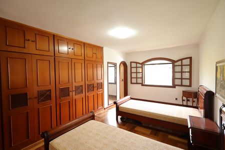 Casa de condomínio para alugar com 853m², 4 quartos e 6 vagasQuarto 3 suíte 3 