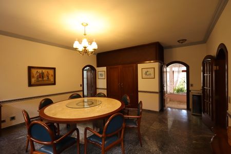 Casa de condomínio para alugar com 853m², 4 quartos e 6 vagasCopa