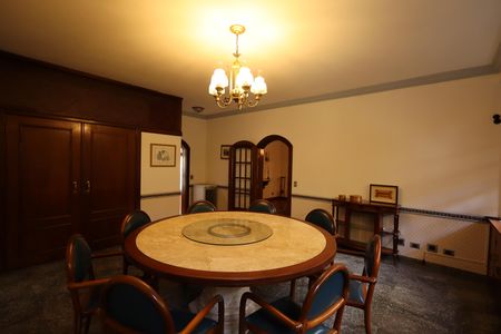 Casa de condomínio para alugar com 853m², 4 quartos e 6 vagasCopa