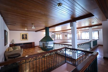 Casa de condomínio para alugar com 853m², 4 quartos e 6 vagasSala mezanino com lareira