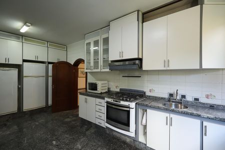 Casa de condomínio para alugar com 853m², 4 quartos e 6 vagasCozinha