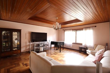 Casa de condomínio para alugar com 853m², 4 quartos e 6 vagasSala de tv