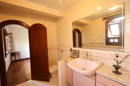 Casa de condomínio para alugar com 853m², 4 quartos e 6 vagasBanheiro da Suíte 3