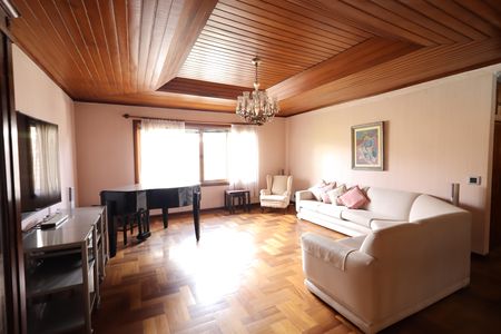 Casa de condomínio para alugar com 853m², 4 quartos e 6 vagasSala de tv