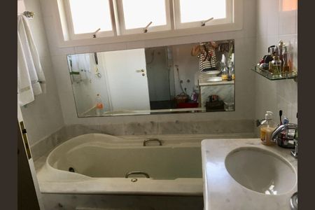 Casa à venda com 4 quartos, 584m² em Jardim Guedala, São Paulo