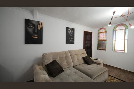 Casa à venda com 212m², 3 quartos e 2 vagasSala