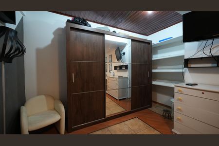 Casa à venda com 212m², 3 quartos e 2 vagasQuarto Suite 2