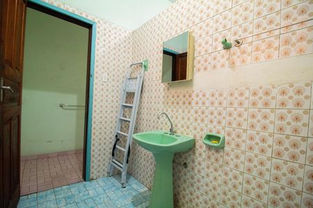 Banheiro social de casa à venda com 3 quartos, 130m² em Glória, Belo Horizonte
