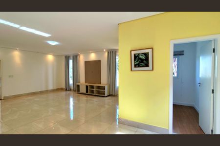 Casa de condomínio para alugar com 270m², 3 quartos e 4 vagas
