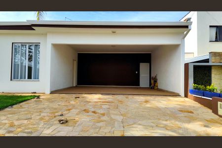 Casa de condomínio para alugar com 270m², 3 quartos e 4 vagas