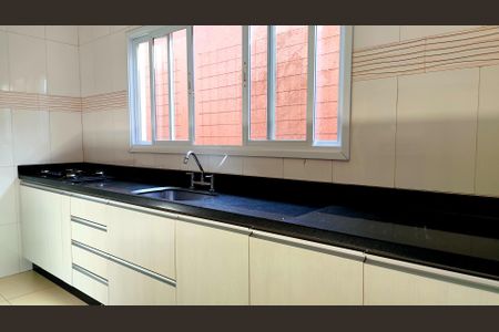 Casa de condomínio para alugar com 270m², 3 quartos e 4 vagas