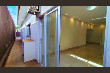 Casa de condomínio para alugar com 270m², 3 quartos e 4 vagas