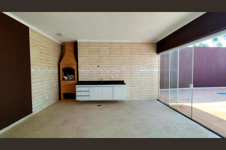 Casa de condomínio para alugar com 270m², 3 quartos e 4 vagas