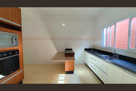 Casa de condomínio para alugar com 270m², 3 quartos e 4 vagas