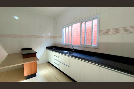 Casa de condomínio para alugar com 270m², 3 quartos e 4 vagas