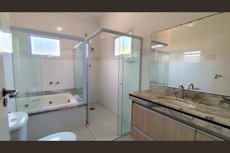 Casa de condomínio para alugar com 270m², 3 quartos e 4 vagas
