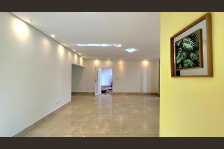 Casa de condomínio para alugar com 270m², 3 quartos e 4 vagas