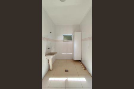 Casa de condomínio para alugar com 270m², 3 quartos e 4 vagas