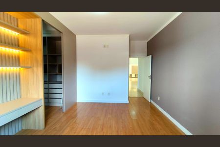 Casa de condomínio para alugar com 270m², 3 quartos e 4 vagas