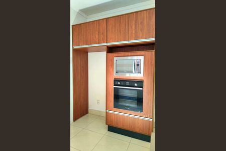 Casa de condomínio para alugar com 270m², 3 quartos e 4 vagas
