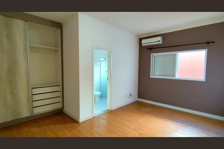 Casa de condomínio para alugar com 270m², 3 quartos e 4 vagas