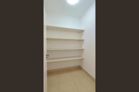 Casa de condomínio para alugar com 270m², 3 quartos e 4 vagas