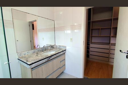 Casa de condomínio para alugar com 270m², 3 quartos e 4 vagas