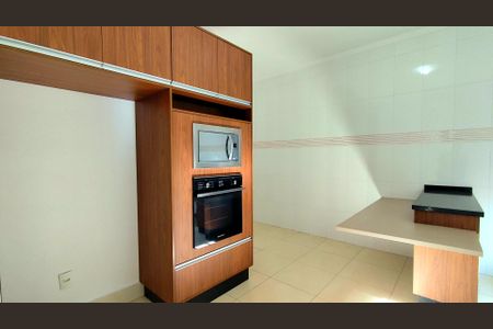 Casa de condomínio para alugar com 270m², 3 quartos e 4 vagas