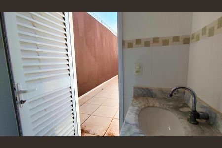 Casa de condomínio para alugar com 270m², 3 quartos e 4 vagas
