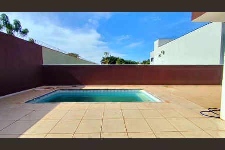 Casa de condomínio para alugar com 270m², 3 quartos e 4 vagas