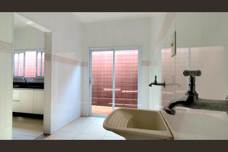 Casa de condomínio para alugar com 270m², 3 quartos e 4 vagas