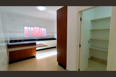 Casa de condomínio para alugar com 270m², 3 quartos e 4 vagas