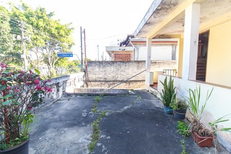 Casa à venda com 230m², 3 quartos e 2 vagas Casa à venda com 230m², 3 quartos e 2 vagasVaranda