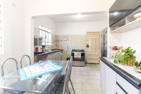 Casa à venda com 230m², 3 quartos e 2 vagas Casa à venda com 230m², 3 quartos e 2 vagasCozinha
