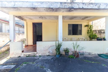 Casa à venda com 230m², 3 quartos e 2 vagas Casa à venda com 230m², 3 quartos e 2 vagasVaranda