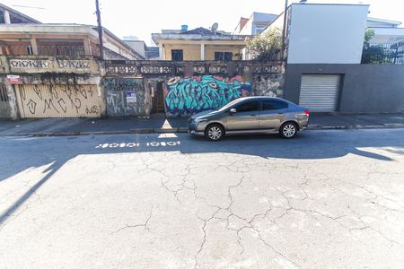 Casa à venda com 230m², 3 quartos e 2 vagas Casa à venda com 230m², 3 quartos e 2 vagasFachada + Placa