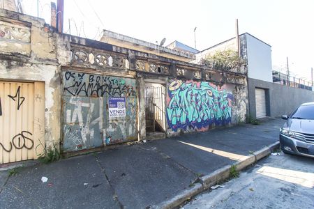 Casa à venda com 230m², 3 quartos e 2 vagas Casa à venda com 230m², 3 quartos e 2 vagasFachada + Placa