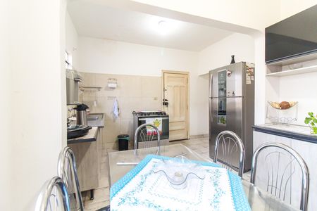 Casa à venda com 230m², 3 quartos e 2 vagas Casa à venda com 230m², 3 quartos e 2 vagasCozinha