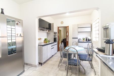 Casa à venda com 230m², 3 quartos e 2 vagas Casa à venda com 230m², 3 quartos e 2 vagasCozinha