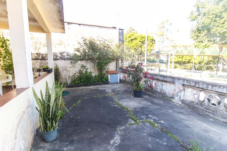 Casa à venda com 230m², 3 quartos e 2 vagas Casa à venda com 230m², 3 quartos e 2 vagasVaranda