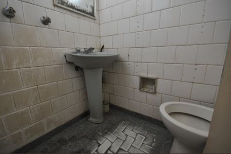 Casa à venda com 452m², 3 quartos e 4 vagasBanheiro 2
