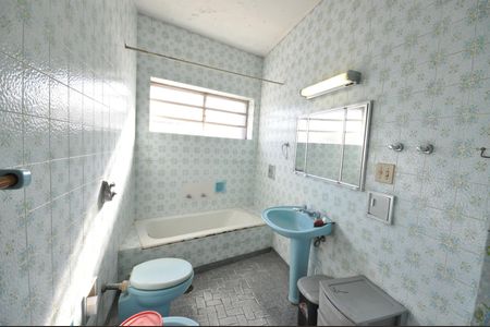Casa à venda com 452m², 3 quartos e 4 vagasBanheiro 1