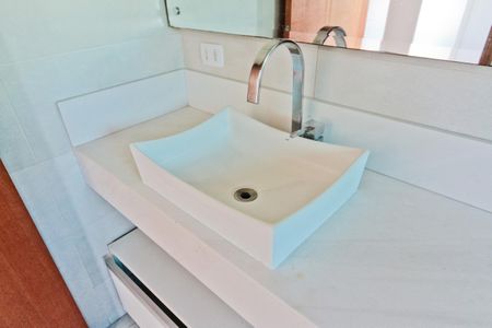 Casa à venda com 240m², 3 quartos e 4 vagas Casa à venda com 240m², 3 quartos e 4 vagasBanheiro da Suíte