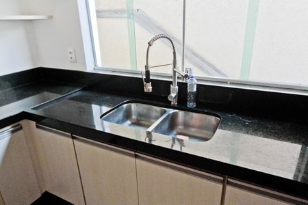 Casa à venda com 240m², 3 quartos e 4 vagas Casa à venda com 240m², 3 quartos e 4 vagasCozinha