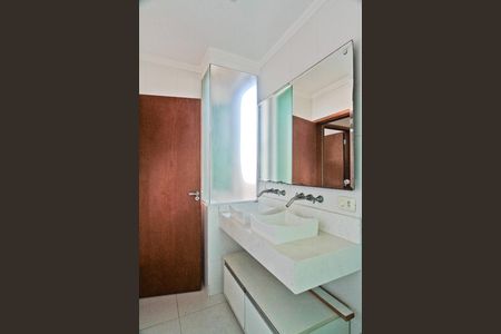 Casa à venda com 240m², 3 quartos e 4 vagas Casa à venda com 240m², 3 quartos e 4 vagasBanheiro