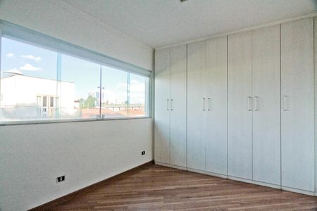 Casa à venda com 240m², 3 quartos e 4 vagas Casa à venda com 240m², 3 quartos e 4 vagasSuíte