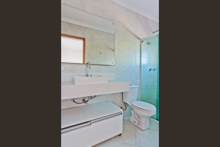 Casa à venda com 240m², 3 quartos e 4 vagas Casa à venda com 240m², 3 quartos e 4 vagasBanheiro da Suíte