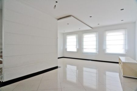 Casa à venda com 240m², 3 quartos e 4 vagas Casa à venda com 240m², 3 quartos e 4 vagasSala